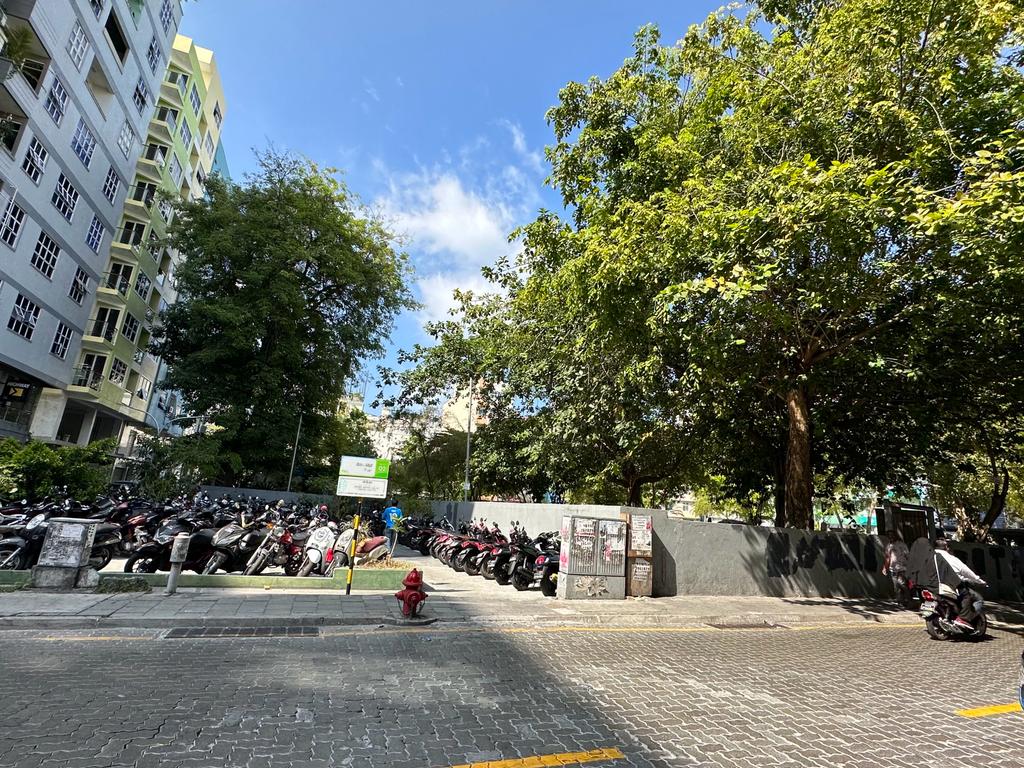 މާފަންނު ސަހަރާ އަދި އެތަނުން ބައެއް ނަގައިގެން ހަދާފައިވާ ޕާކިން އޭރިއާ. ފޮޓޯ:މުހައްމަދު އާދަމް/މިނިވަން