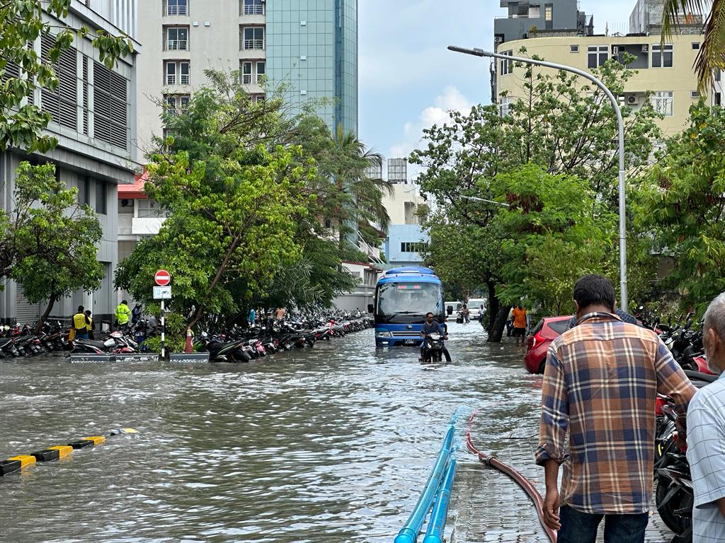 ބޯކޮށް ވާރޭ ވެހި މާލޭގައި ފެންބޮޑުވެފައި. ފޮޓޯ:މުހައްމަދު އާދަމް/މިނިވަން