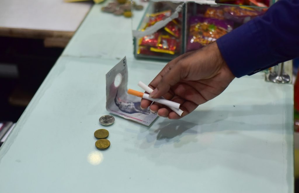 Outlets-selling-cigarettes-individually-which-is-against-the-law-1024x662